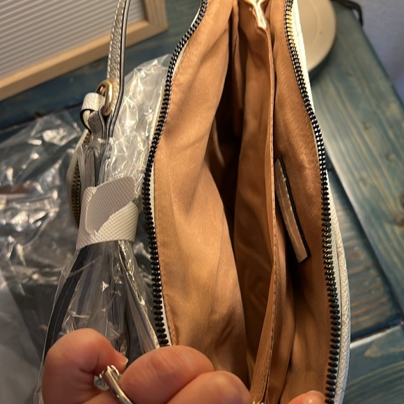 NWT Nicole Miller New York White Crossbody Zip Top Handbag w/ Coin Purse - Picture 4 of 4